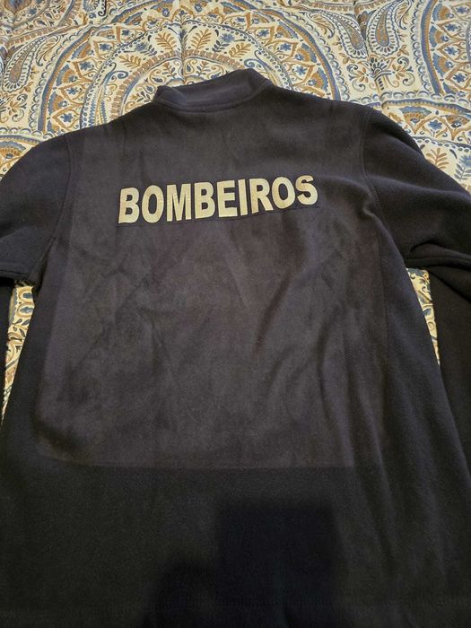 Camisolas polares (vermelho e azul)