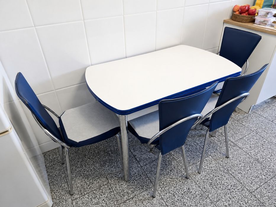 Mesa de cozinha extensível + 6 cadeiras — 120 €