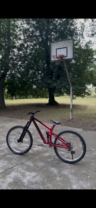 Trek Slash 8 z 2020 roku