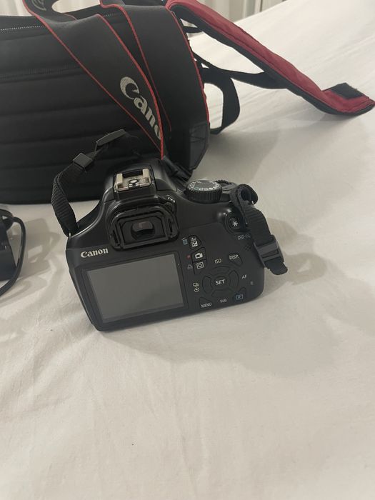Máquina fotográfica, usada, Cânon 1100D