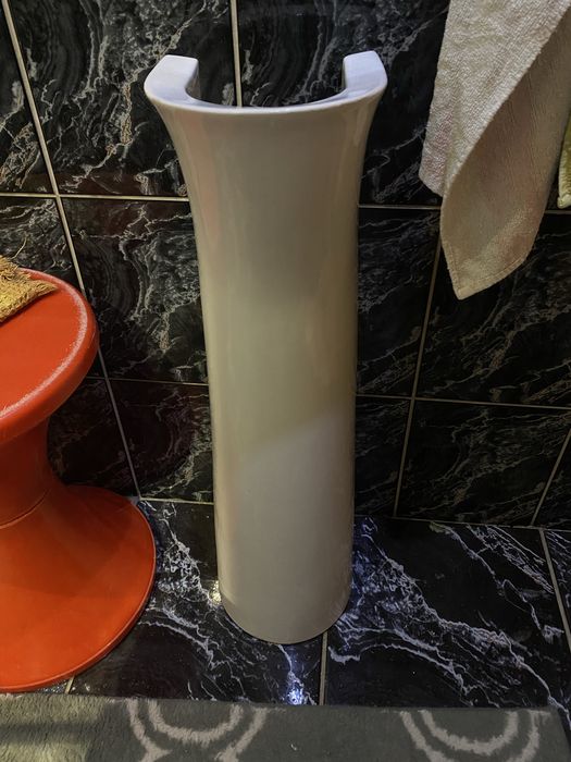 Noga ceramiczna pod umywalkę