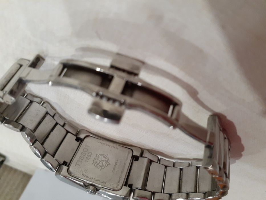 Часы  Швейцарские женские с  8 брильянтами Tissot