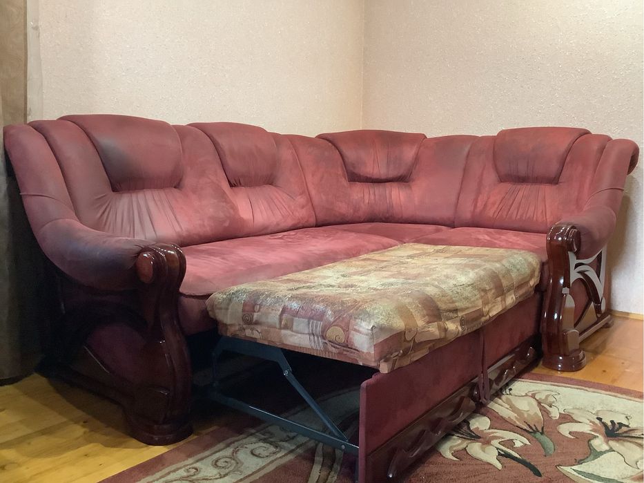 Диван кутовий, у хорошому стан. Зручний та комфортний. 2,6м х 1,8м.