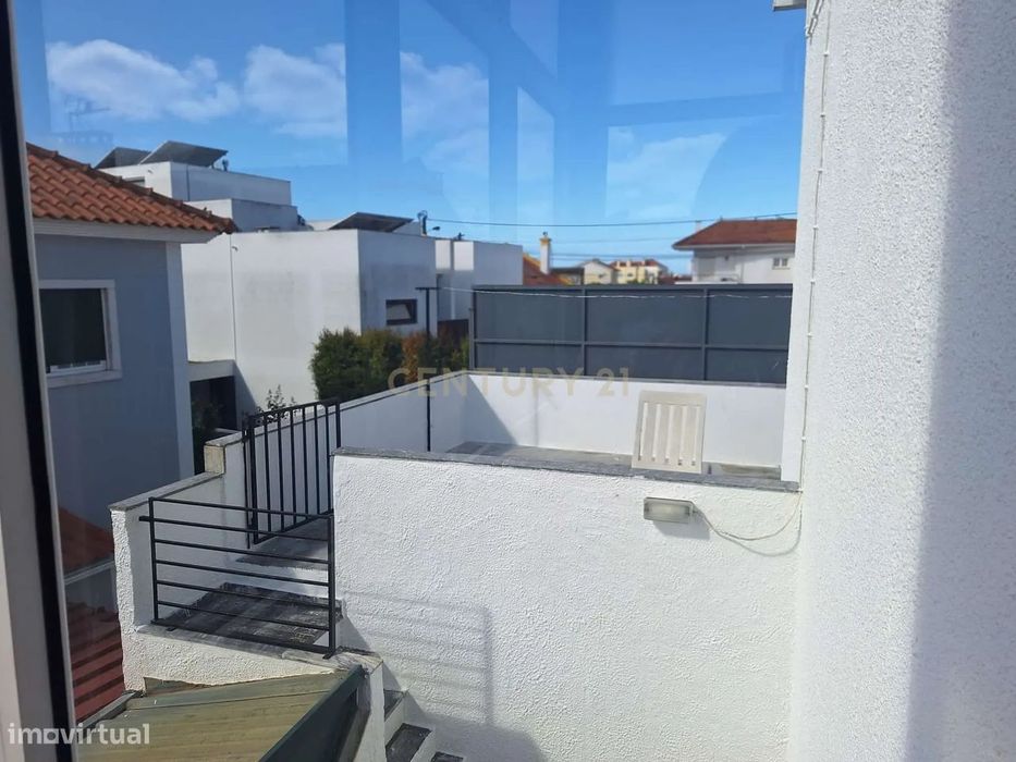 Arrendamento T3 - Andar de Moradia + Sótão - 1.650,00€