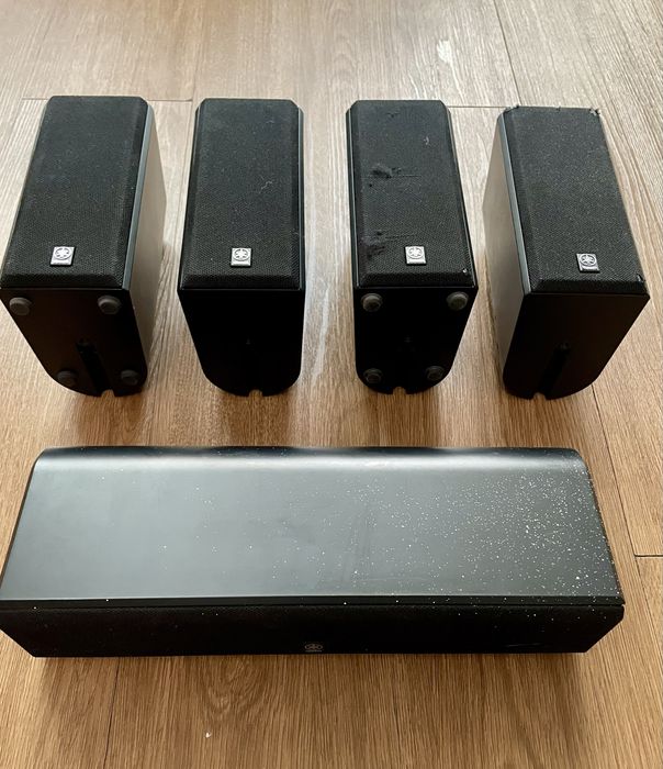 Conjunto Colunas Yamaha (5 unidades) – Sistema Home Cinema