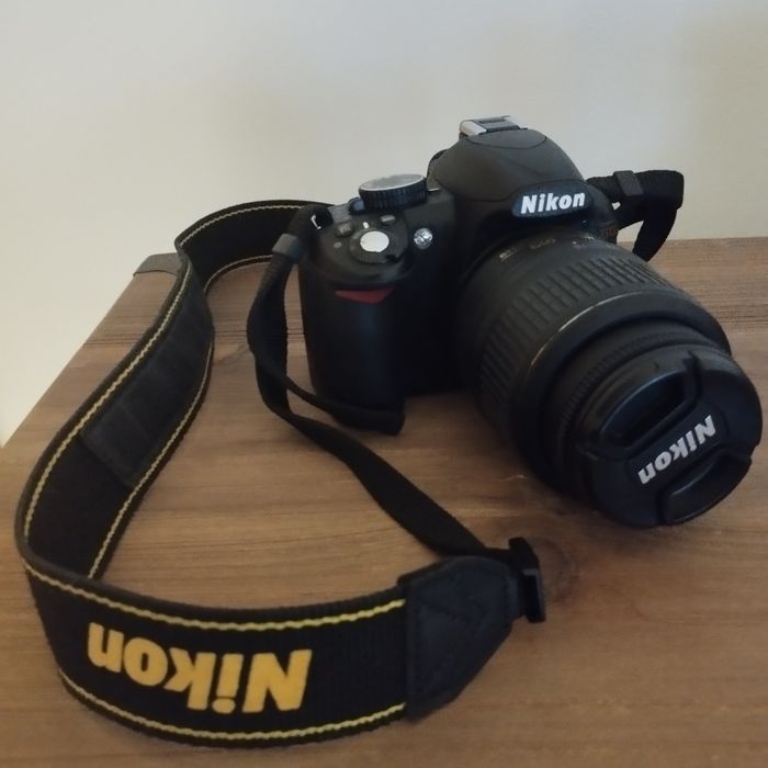 Máquina fotográfica Nikon D3100