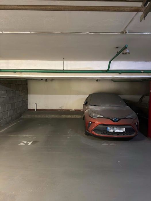 Продаж паркомісця Старонаводницька 4-В. Власник.