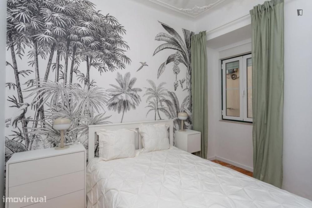 Apartamento com 5 quartos - localizado em Anjos Lisbon