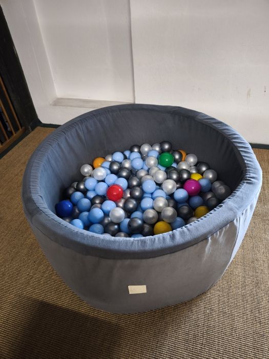 Basen z kulkami misioo