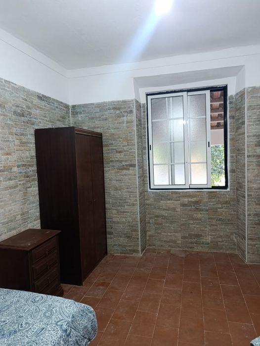 Aluga-se Quarto Partilhado