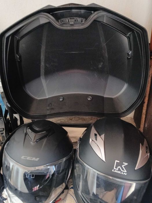 Top case com capacetes