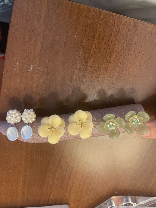 Bijuteria- brincos, anel e colar