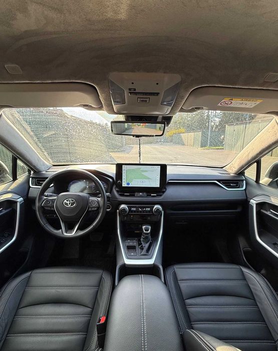 Продам автомобіль Toyota RAV4 2023 року