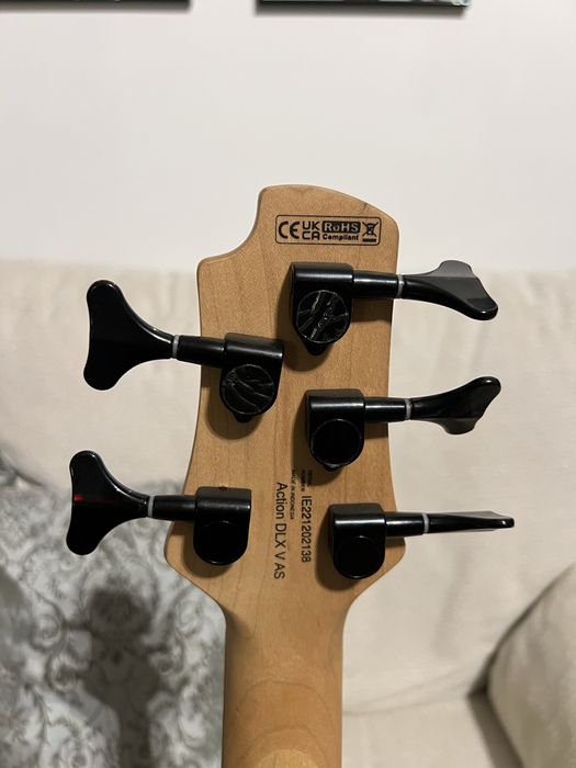 Baixo como novo 5 cordas