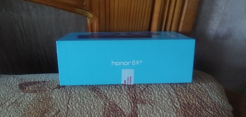 Продам Телефон Хонор 8Х в отличном состоянии.