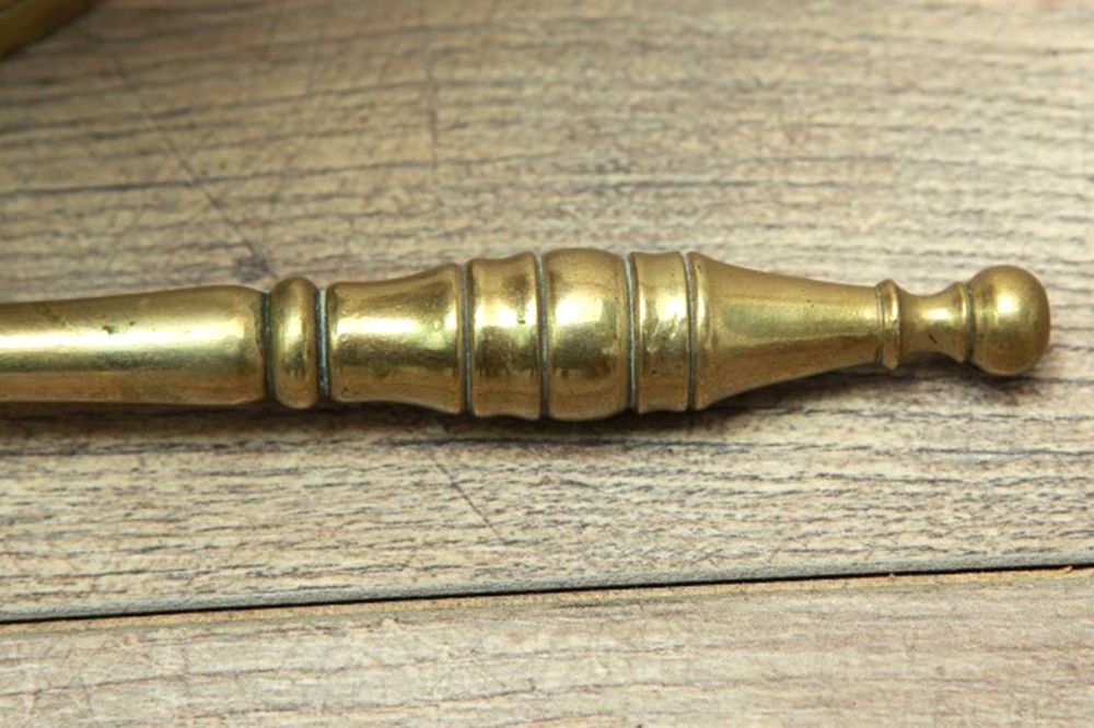 Antiga Caldeirinha Religiosa com Hissope (Aspersório) em Latão