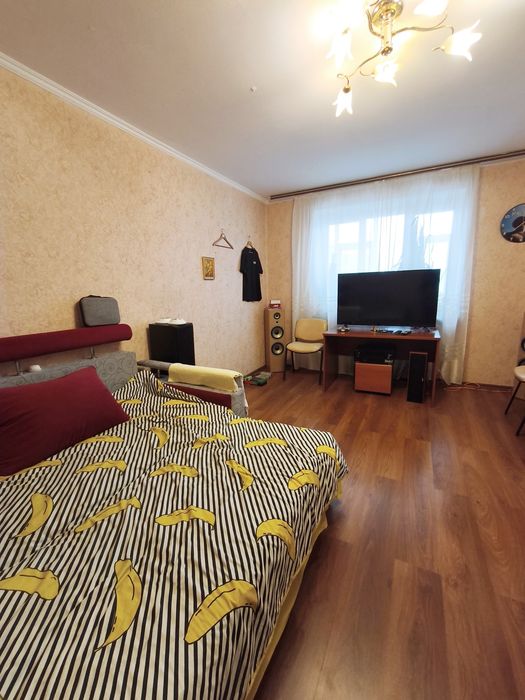 1 км в НОВОБУДОВІ біля озера Чеха з меблями і технікою
