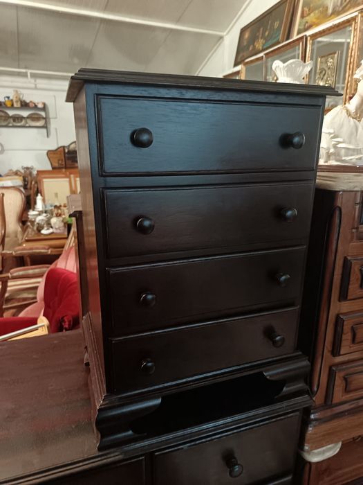 Cómoda com duas mesas cabeceira