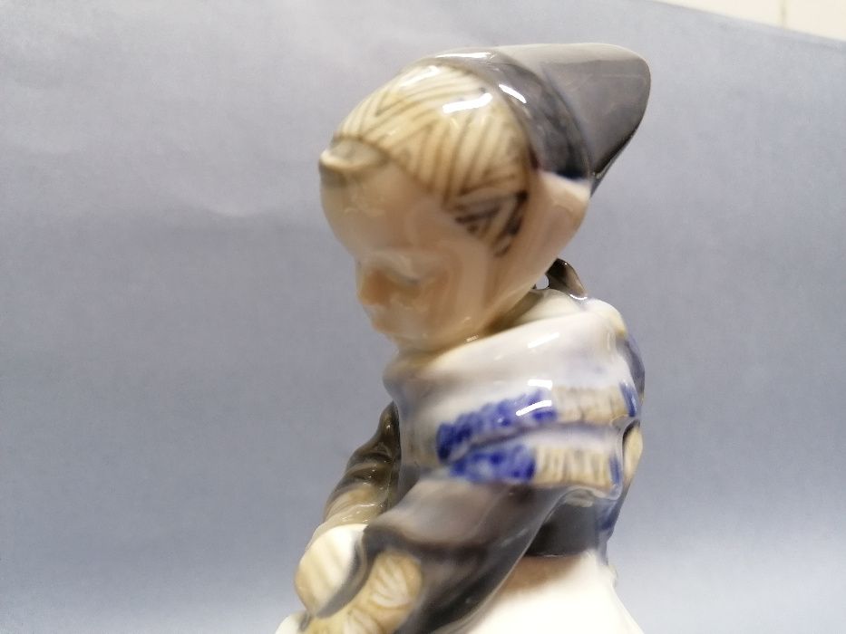 Dziewczynka, figurka Royal Copenhagen proj. Lotte Benter, 1961 r.