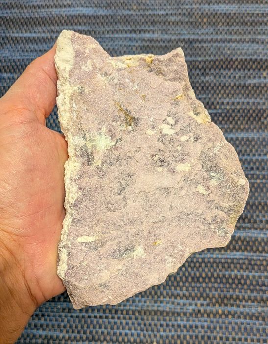 Lepidolite com topázio azul