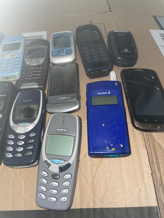 Vários telemóveis
