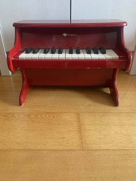Piano vermelho infantil