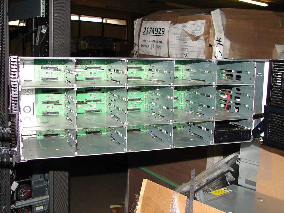 CHIA |  80TB (20 x HP 4TB SAS) | HP Storage D6000 + 70 x Espaço 3.5"