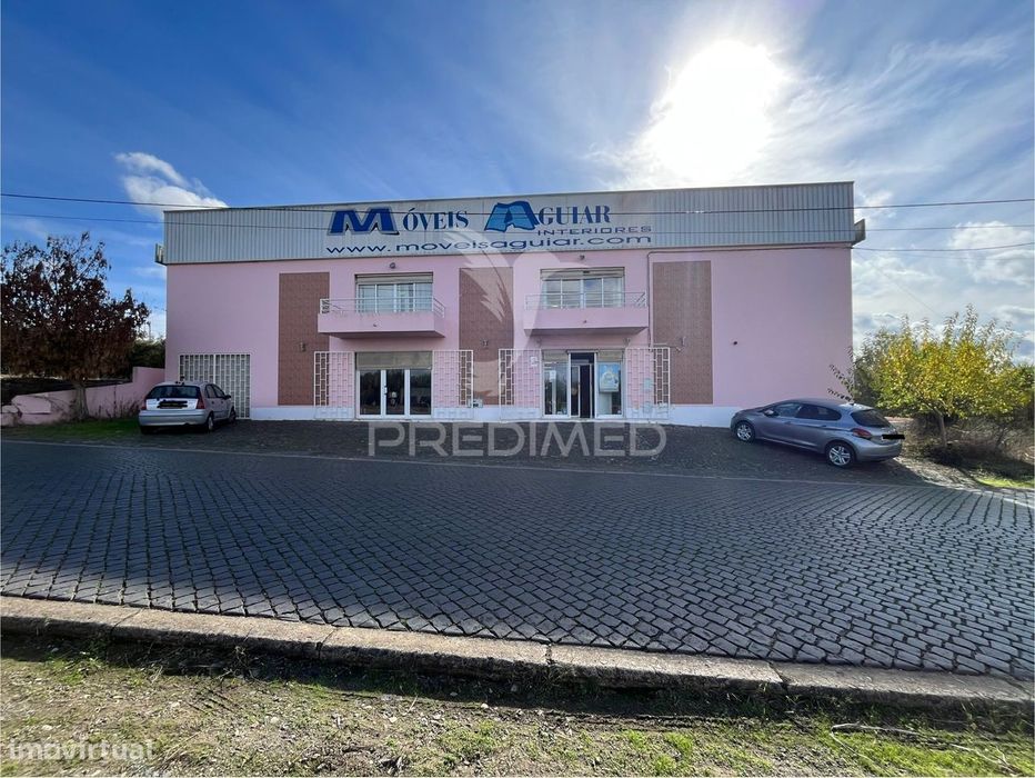 Espaço comercial e Armazém em Ferreira do Alentejo — Ferreira Do Alentejo E Canhestros, Beja