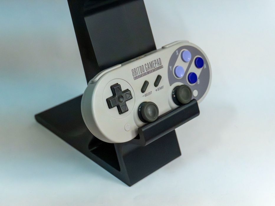 Suporte Gaming 3 em 1 – Headset + 2 Comandos (PS5 / Universal)