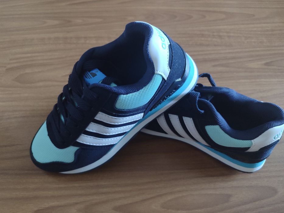 Продам кроссовки новые