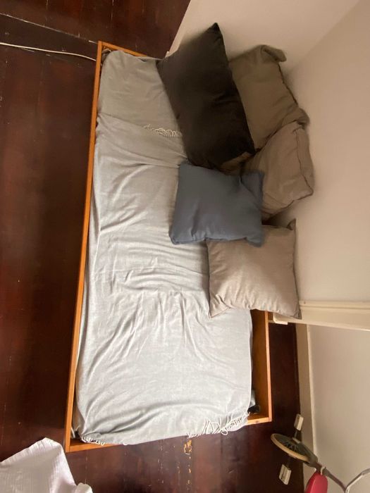 Cama gavetão em madeira maciça e com estrado