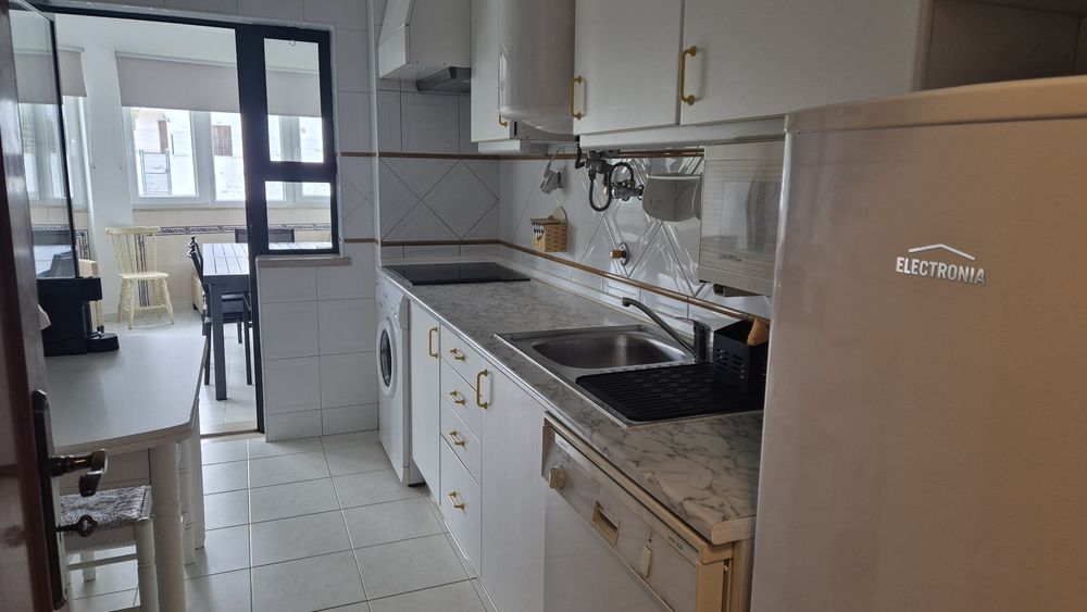 Arrenda-se apartamento T2 ao Ano