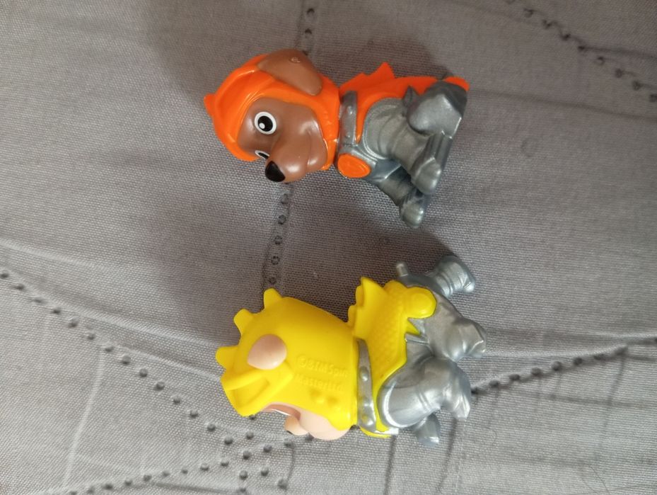 Dwie figurki psi patrol