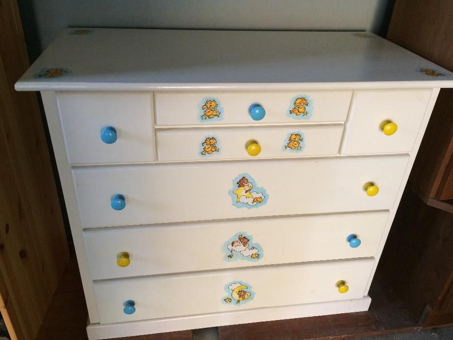 Mobiliário para quarto infantil pintado à mão