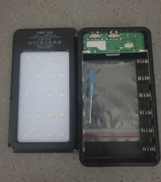 Корпус повербанку 22,5Вт з потужним ліхтарем на 16 акумуляторів 18650