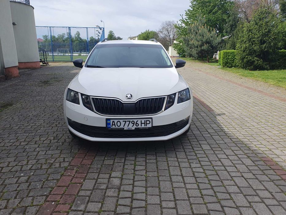 Skoda 2017 1.6 дизель, автомат