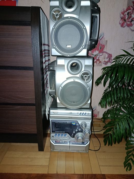 Музичний центр JVC MX-G51R Продається музичний центр JVC MX-G51R з