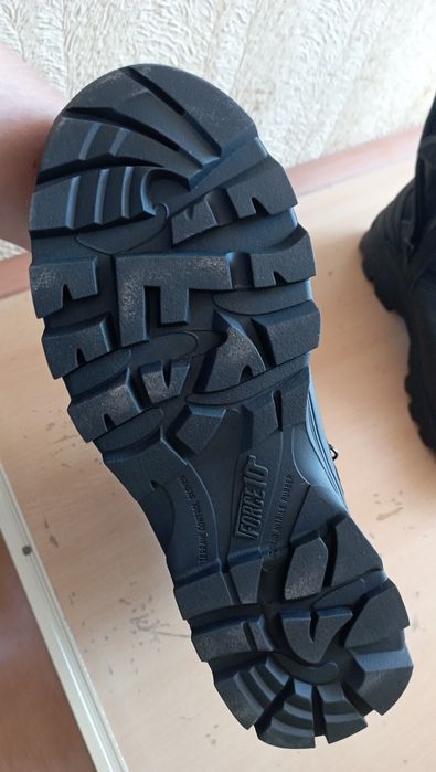 Чоловічі берци розмір 39.