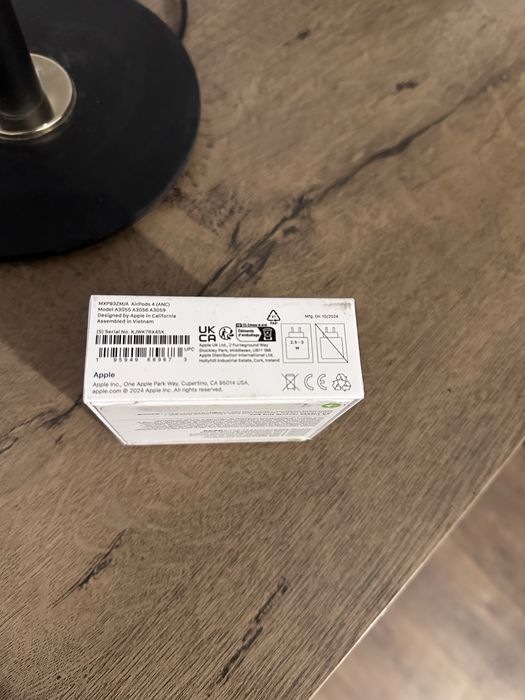 Słuchawki bezprzewodowe Apple Airpods 4 ANC zaplombowane NOWE