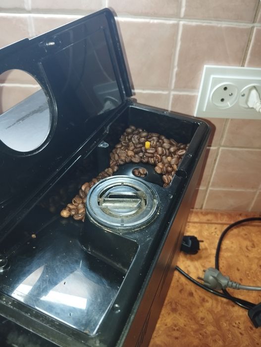 Продам кофемашину Саеко