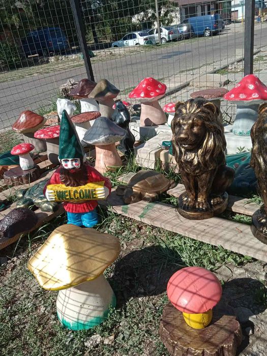 Садові фігури з бетону