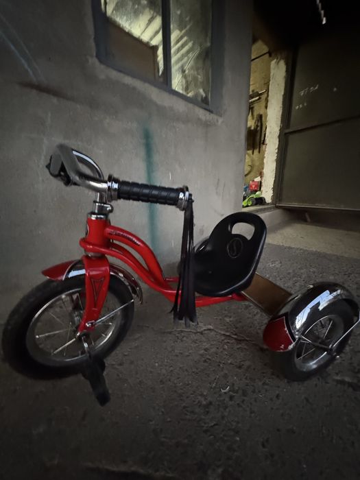 Дитячий триколісний велосипед Schwinn Roadster Trike (Ретро-стиль)