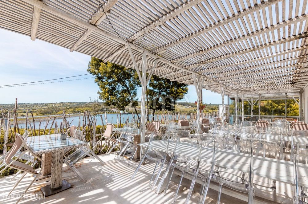 Espaço de Eventos e Restaurante sob a água para Trespasse