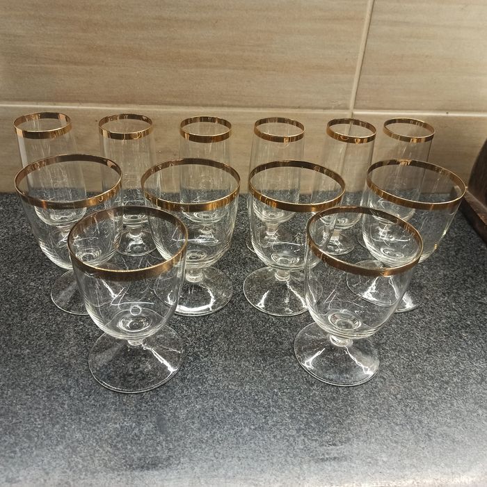 Kieliszki do szampana PRL złocone 6szt; 15cl