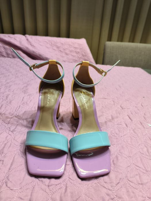 Sandálias salto alto