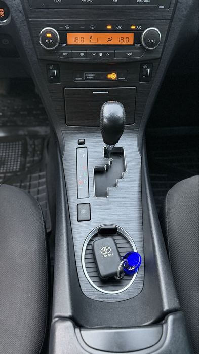 Toyota Avensis.