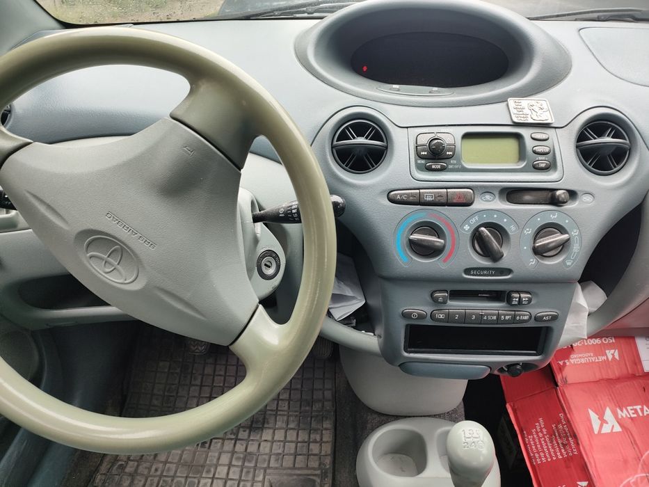 Yaris --Toyota 1.0