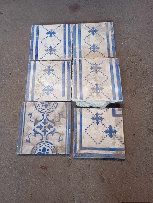 Vendo azulejos muito bonitos bom estado antigo