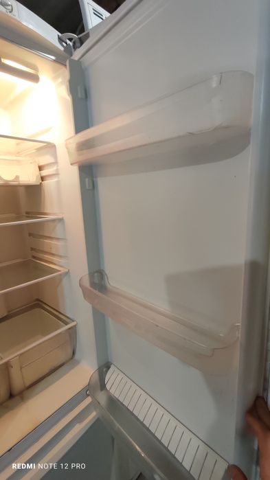 Холодильник Indesit No Frost 195 см в рабочем состоянии