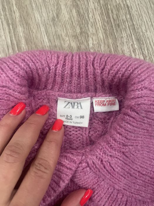 Светр Zara на дівчинку. 98 р.